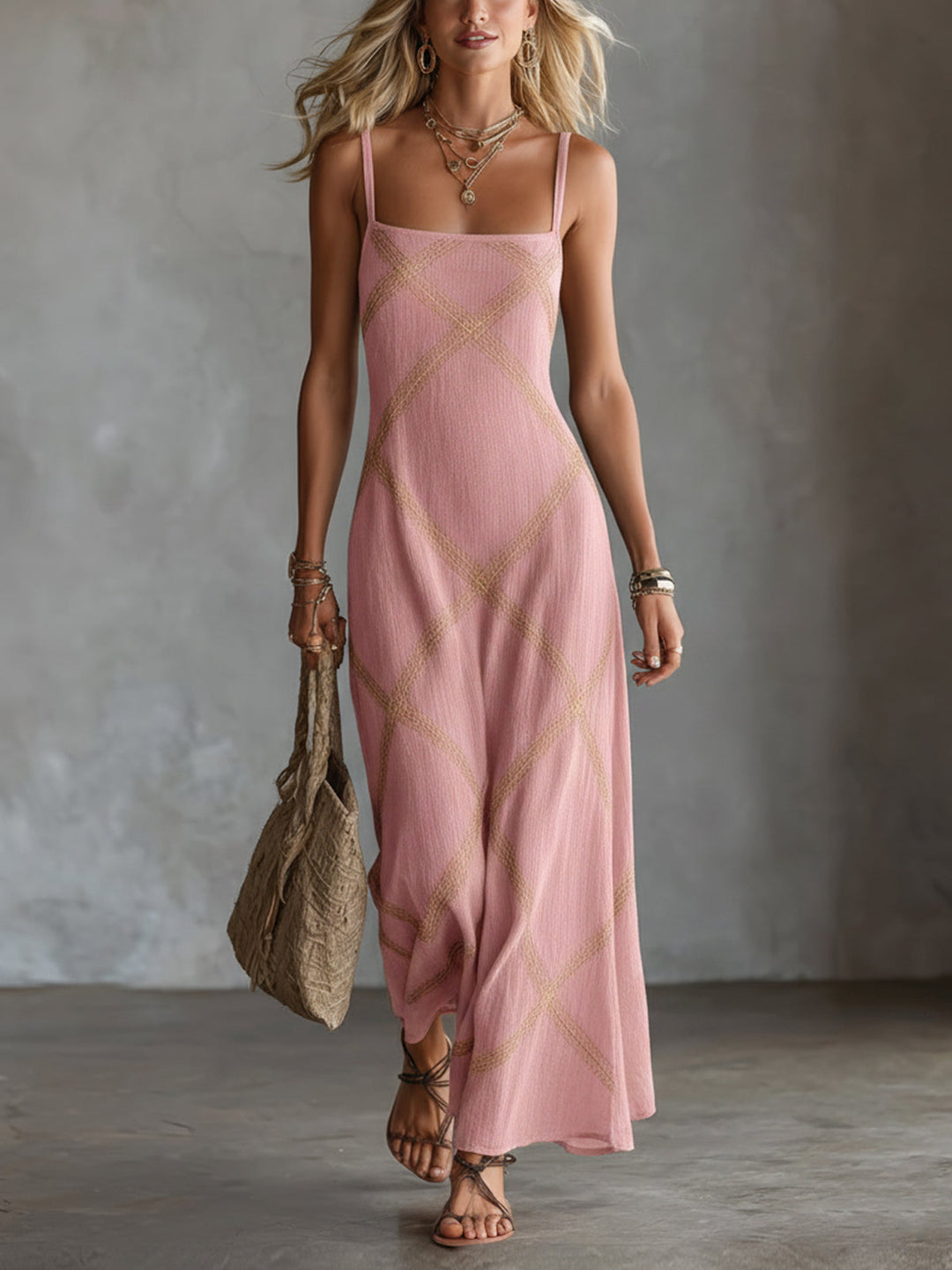 Damska sukienka boho z geometrycznym wzorem w naturalnych kolorach