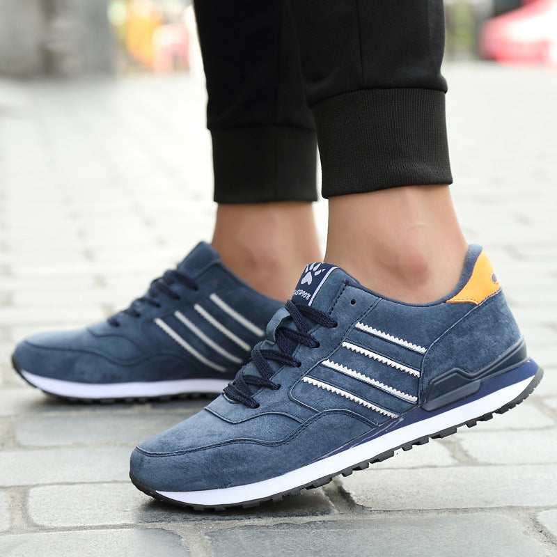 Męskie sneakersy casual niskie na białym tle