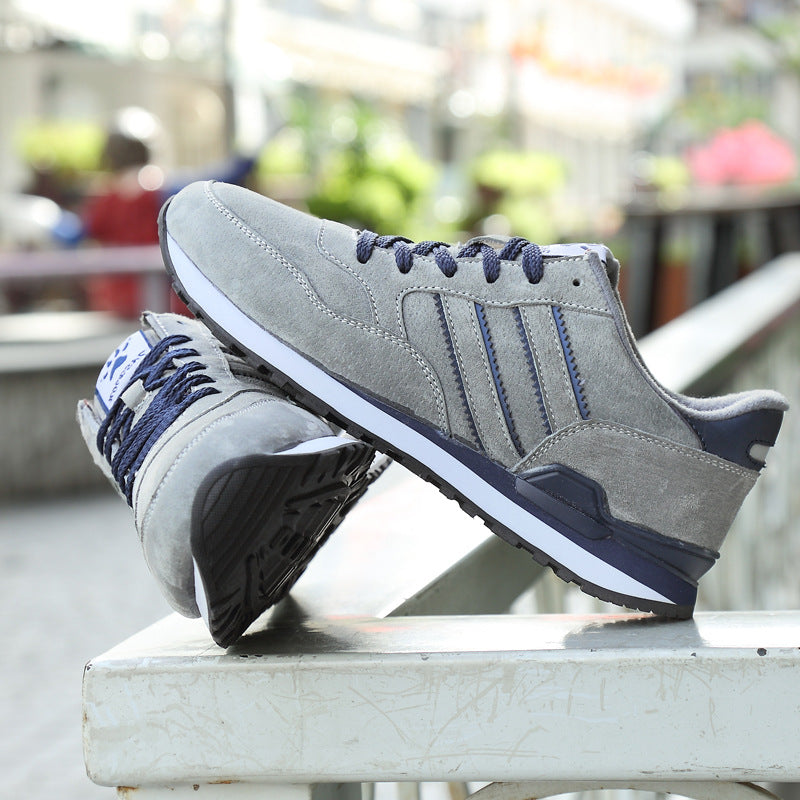 Męskie sneakersy casual niskie na białym tle