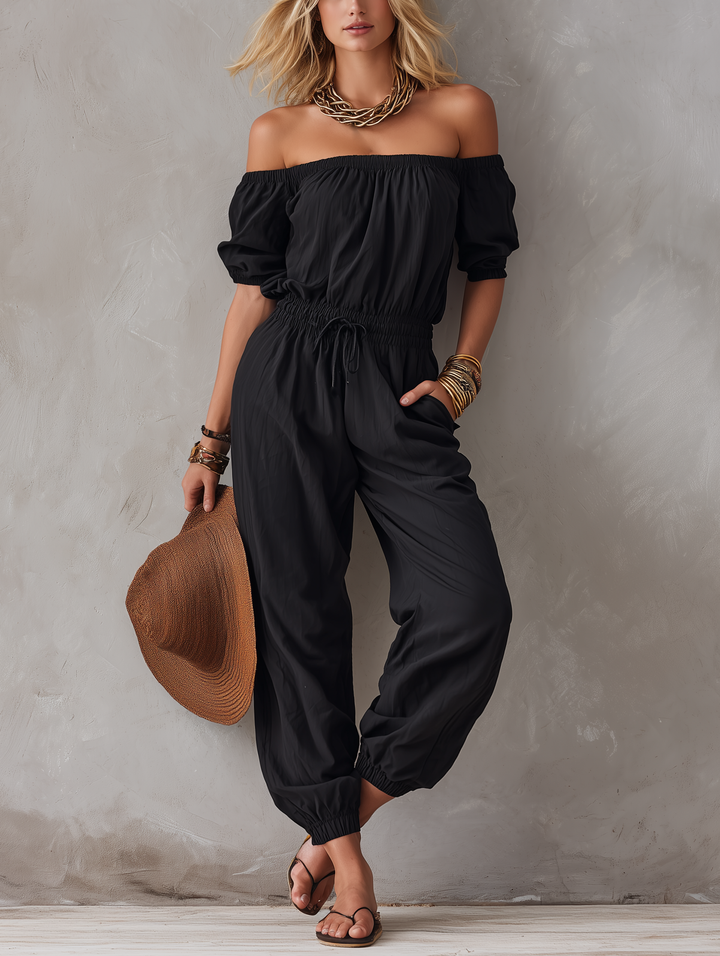 Czarny jumpsuit damski z odkrytymi ramionami, widok z przodu