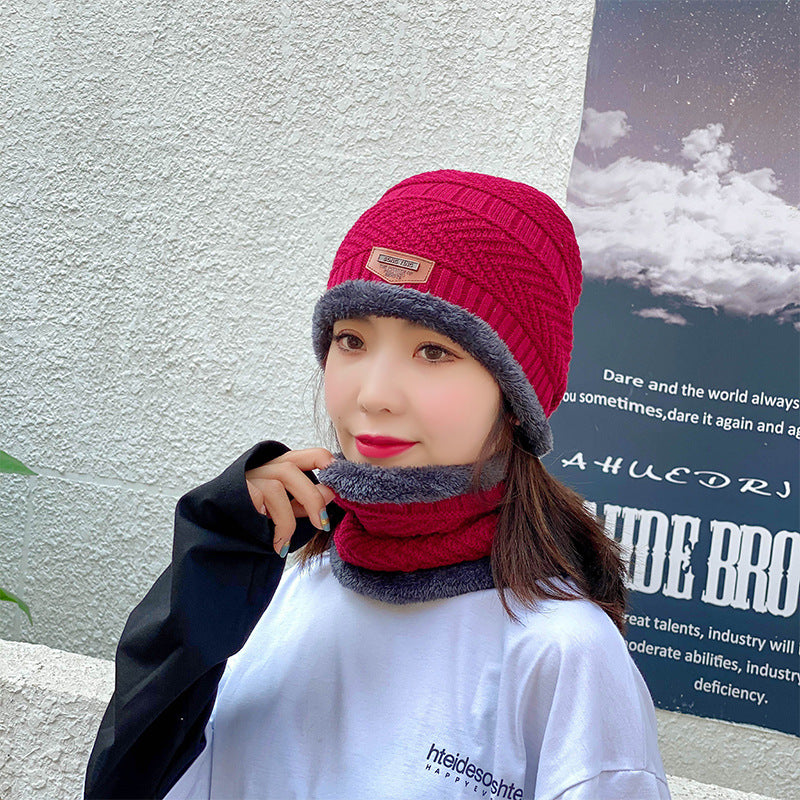 Damska zimowa czapka z szalikiem w komplecie