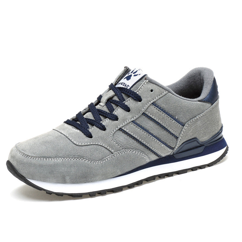 Męskie sneakersy casual niskie na białym tle