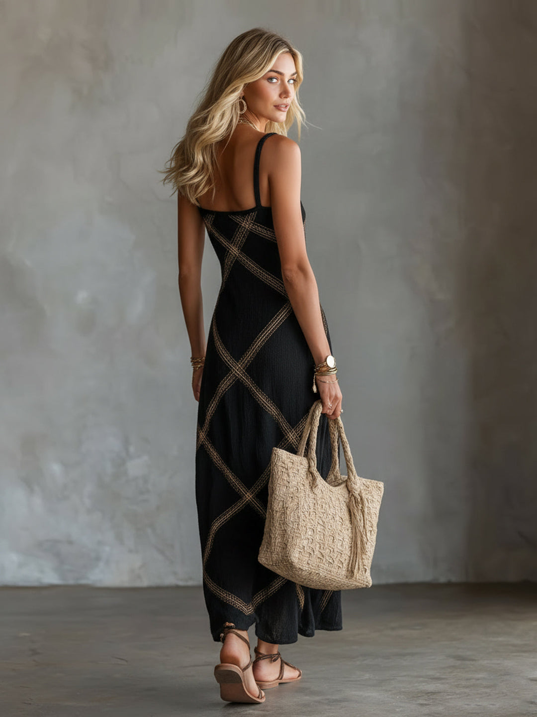 Damska sukienka boho z geometrycznym wzorem w naturalnych kolorach