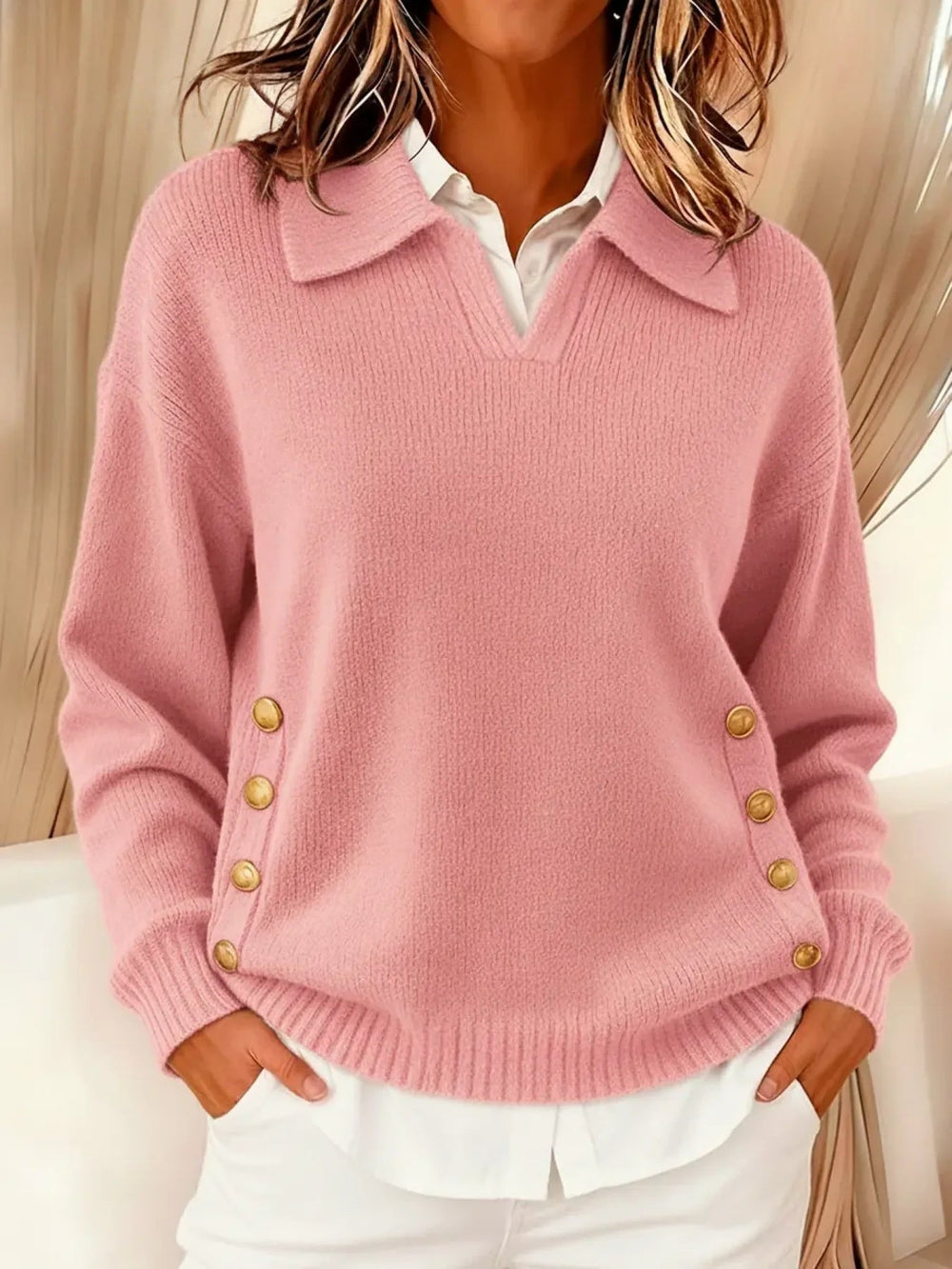 Damski sweter z kołnierzykiem w stylu polo i złotymi guzikami