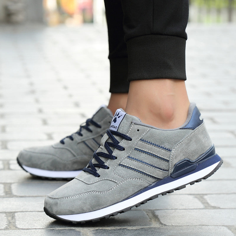 Męskie sneakersy casual niskie na białym tle