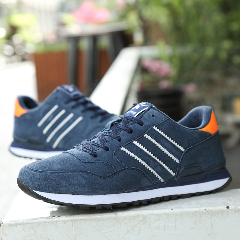 Męskie sneakersy casual niskie na białym tle