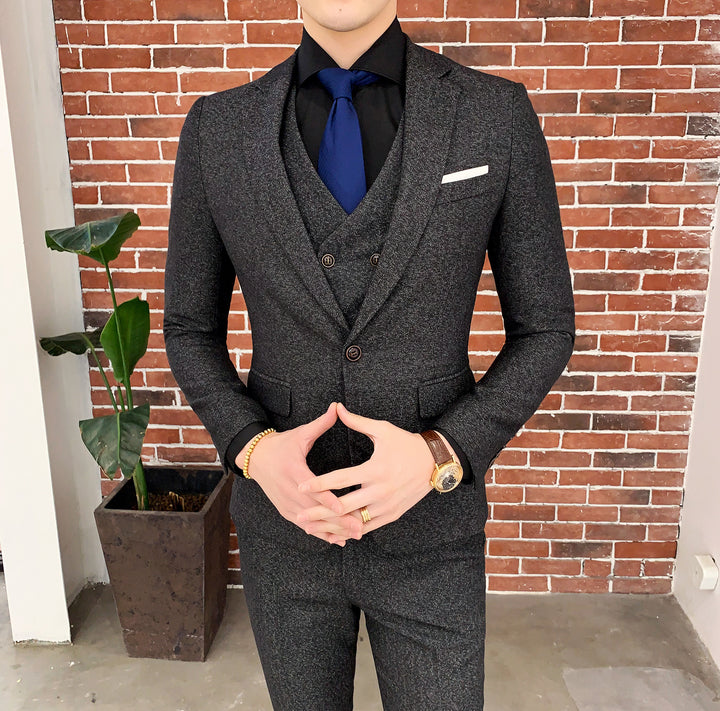 Męski garnitur trzyczęściowy slim fit w kolorze czarnym