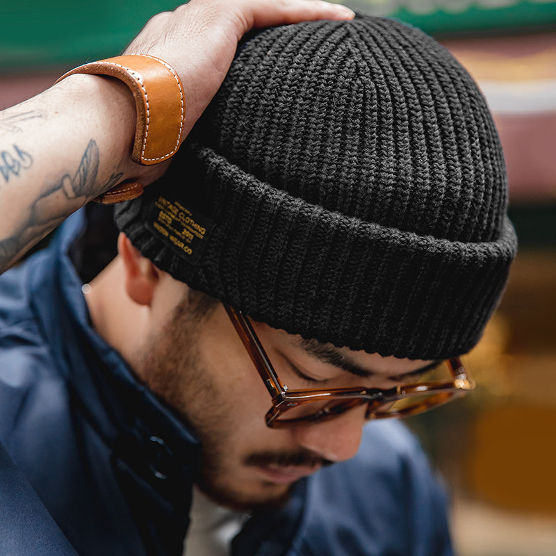 Damska czarna czapka beanie z dzianiny, wzór melon skin