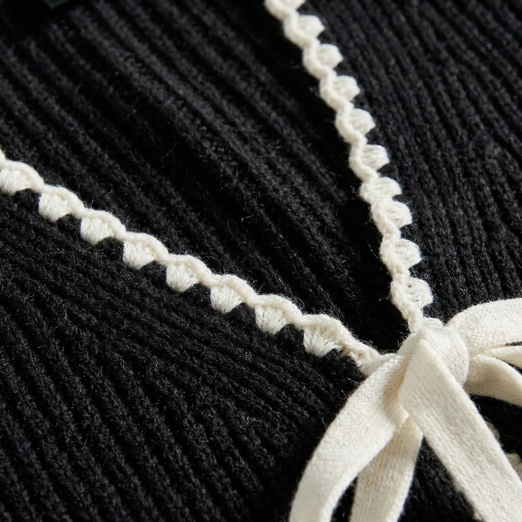 Bowvera - Krótki Kardigan Z Wiązaniem Przy Dekolcie