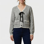 Bowvera - Krótki Kardigan Z Wiązaniem Przy Dekolcie