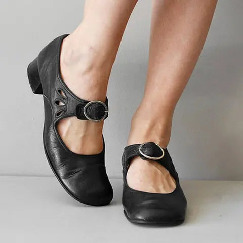 Alicja buty z ozdobną klamrą