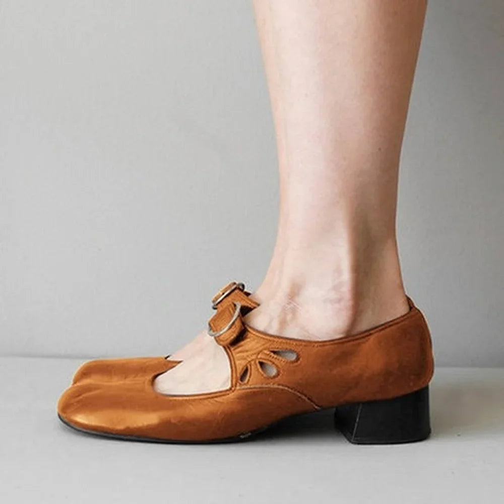 Alicja buty z ozdobną klamrą