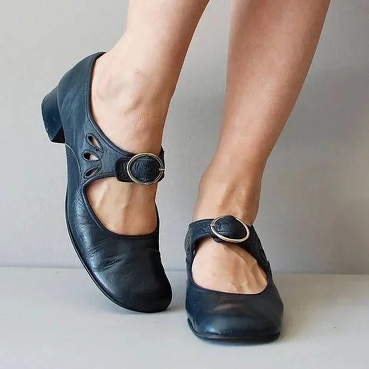 Alicja buty z ozdobną klamrą