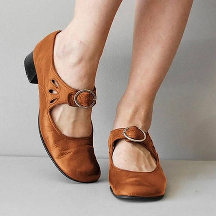 Alicja buty z ozdobną klamrą