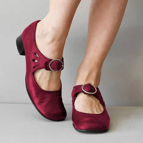 Alicja buty z ozdobną klamrą