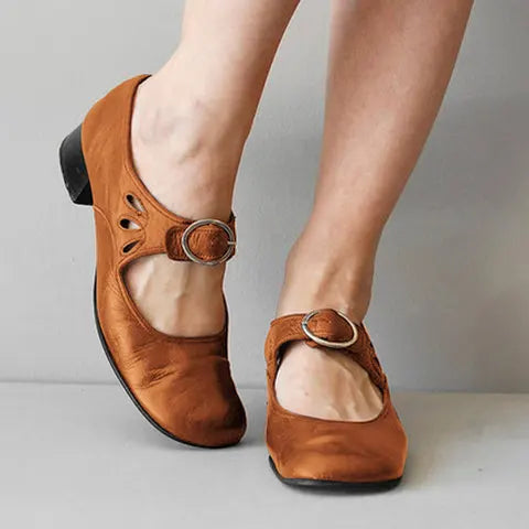 Alicja buty z ozdobną klamrą