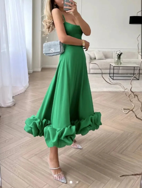 Renata | Elegancka sukienka na ramiączkach z falbanami