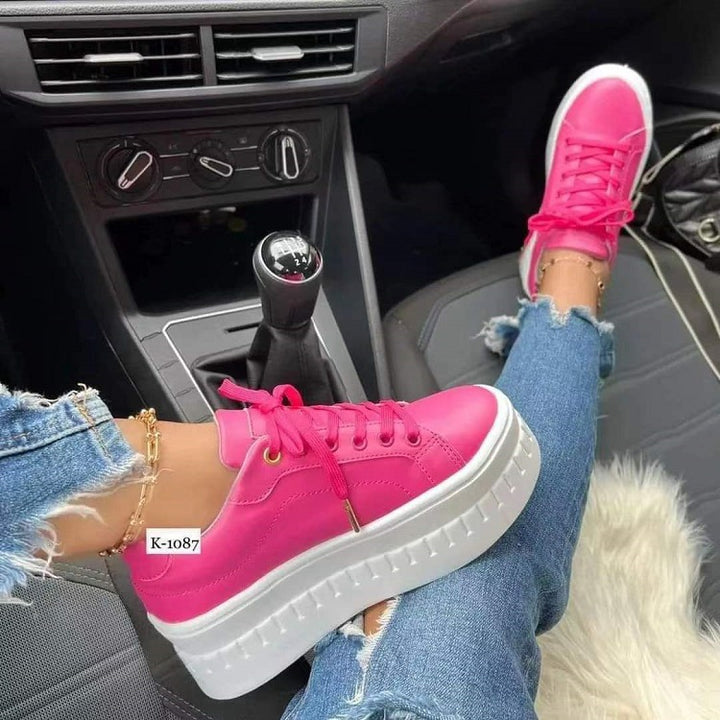 Damskie sneakersy sznurowane na płaskiej podeszwie