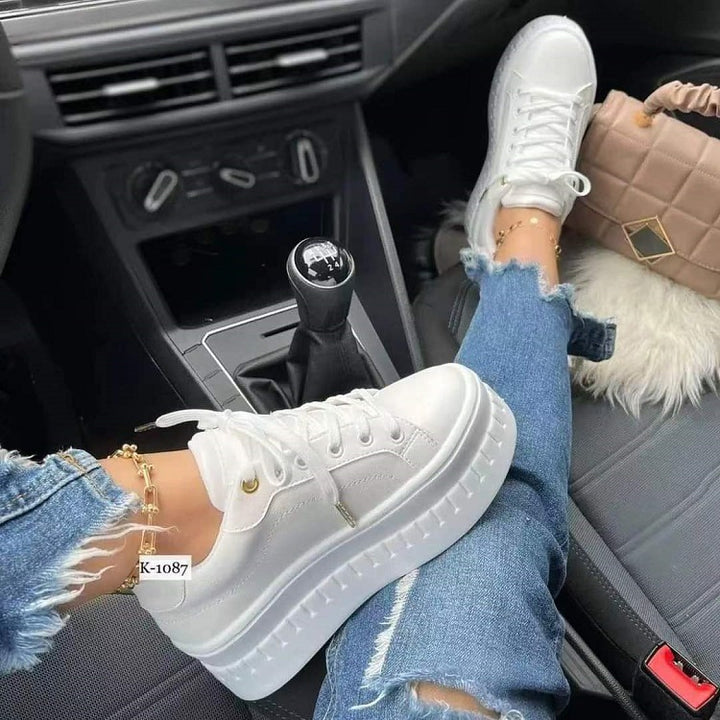 Damskie sneakersy sznurowane na płaskiej podeszwie