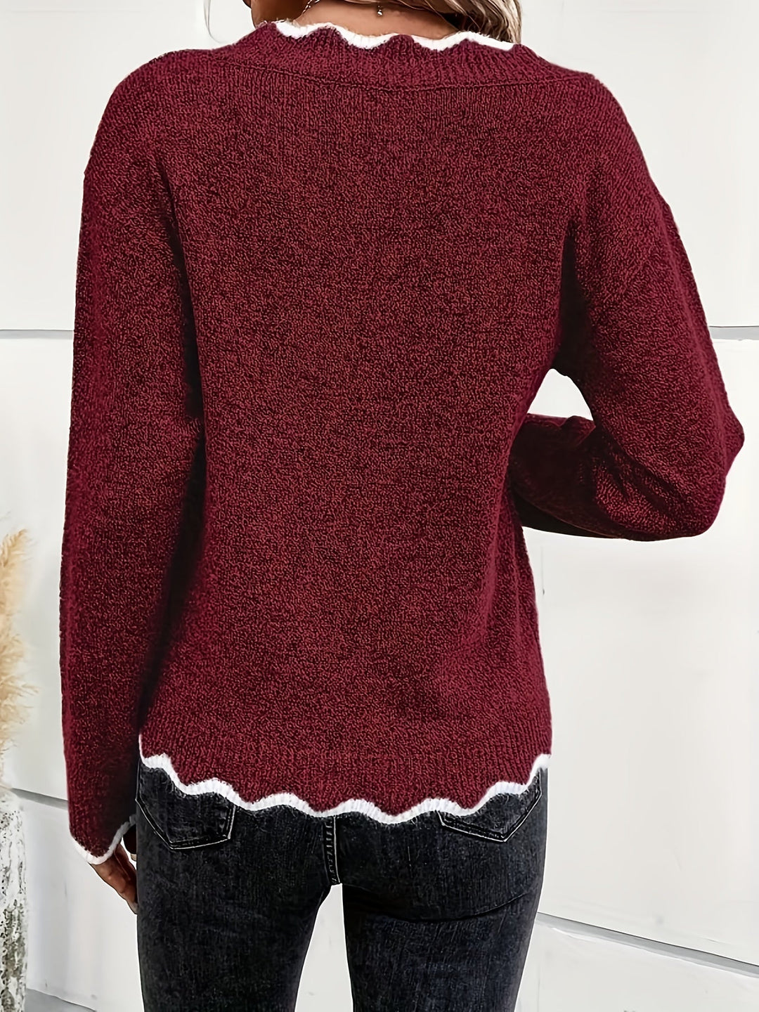 Klara | Sweter z Dekoltem V i Ozdobnym Wykończeniem