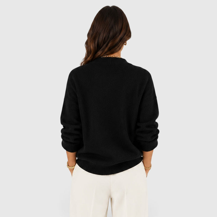 Grażyna | Czarny Sweter z Dekoltem w Serek